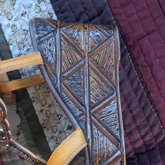 DORKING* genuine leather jewelled strappy buckled sandals, mustard size 37 - Picture 9 of 15